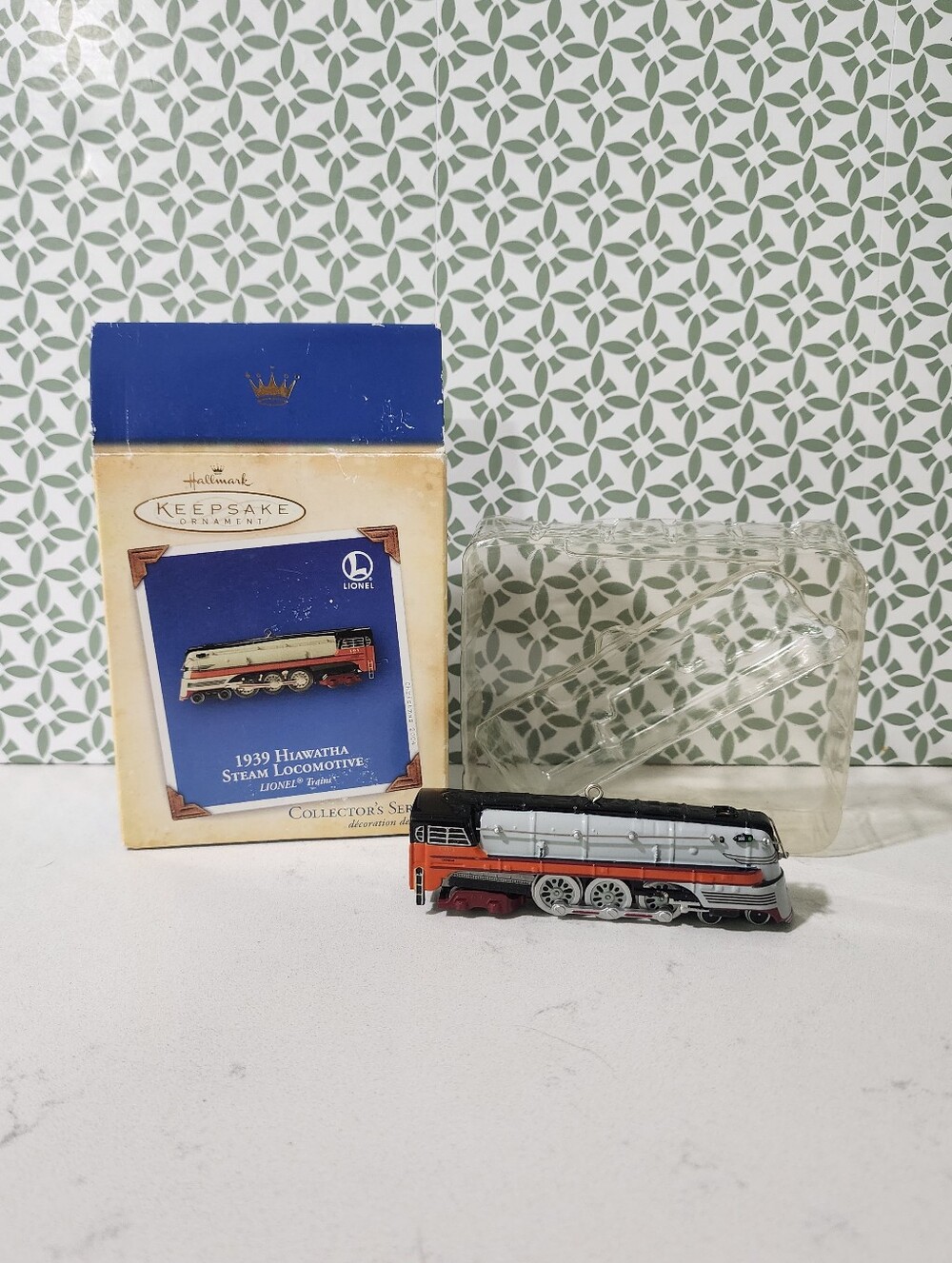 Hallmark Keepsake 1939 Hudson Steam Locomotive Ornament - Black, Gray, Red